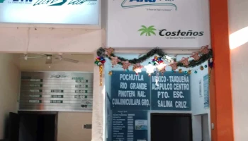 Estrella Blanca y Etn Turistar de Lujo Bus Station - Crucecita