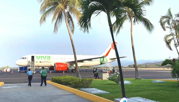 Aeropuerto Internacional De Puerto Escondido -  Aeronave De Ala Fija - Puerto Escondido