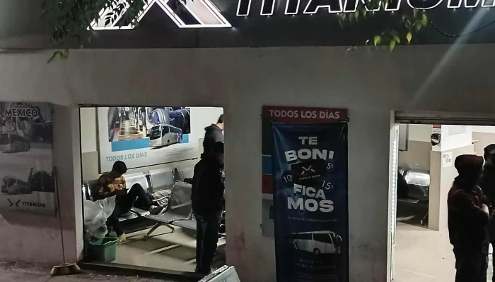 Autobuses Tla Titanium Terminal Oaxaca Zona - Oaxaca de Juárez