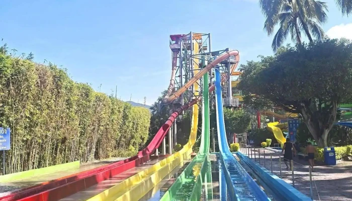 El Rollo Parque Acuático - Gabriel Tepepa