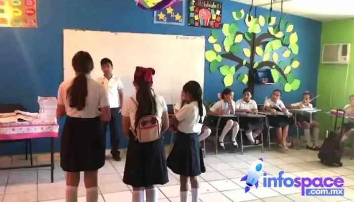 Escuela Primaria -  Estudiante - Alfonso G. Calderón Velarde