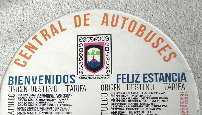 Estrella Blanca Y Etn Turistar De Lujo Bus Station -  Numero - Crucecita