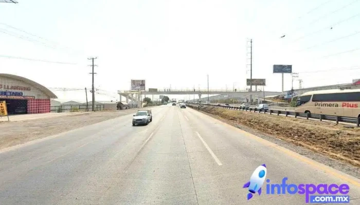Lat. Carr. México - Querétaro Acceso a El Carmen - México