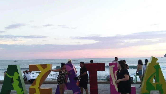 Letras De Mazatlan Abierto Ahora - Mazatlán