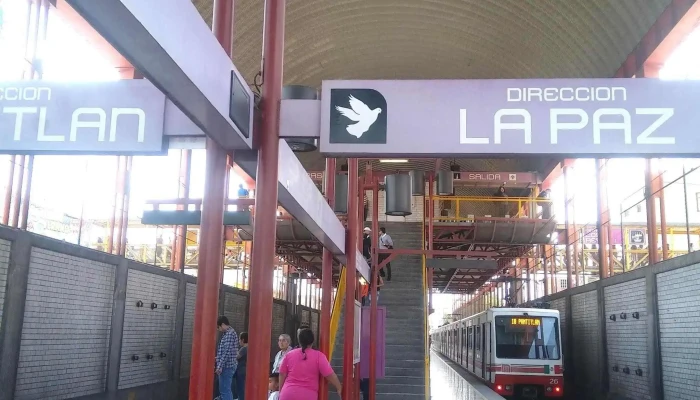 Los Reyes -  Parada De Tren Subterraneo - Los Reyes Acaquilpan
