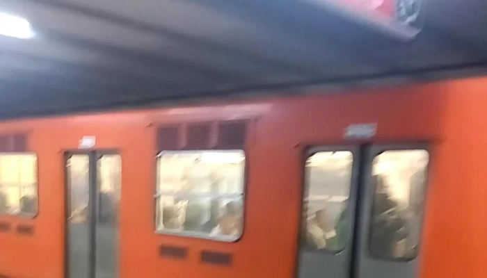 Metro Martin Carrera L6 Videos - Gustavo A. Madero, Ciudad de México