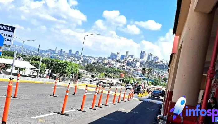 Parada de autos por aplicacion - Santiago De Querétaro